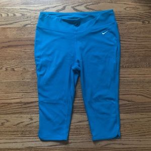 Nike M Dri-Fit athletic capri leggings